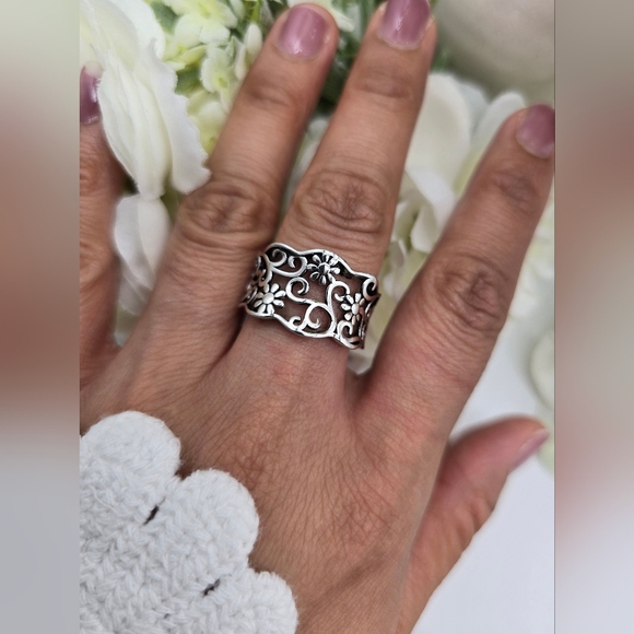 ♥️ CAMELIA STERLING SILVER RING - Picture 5 of 8